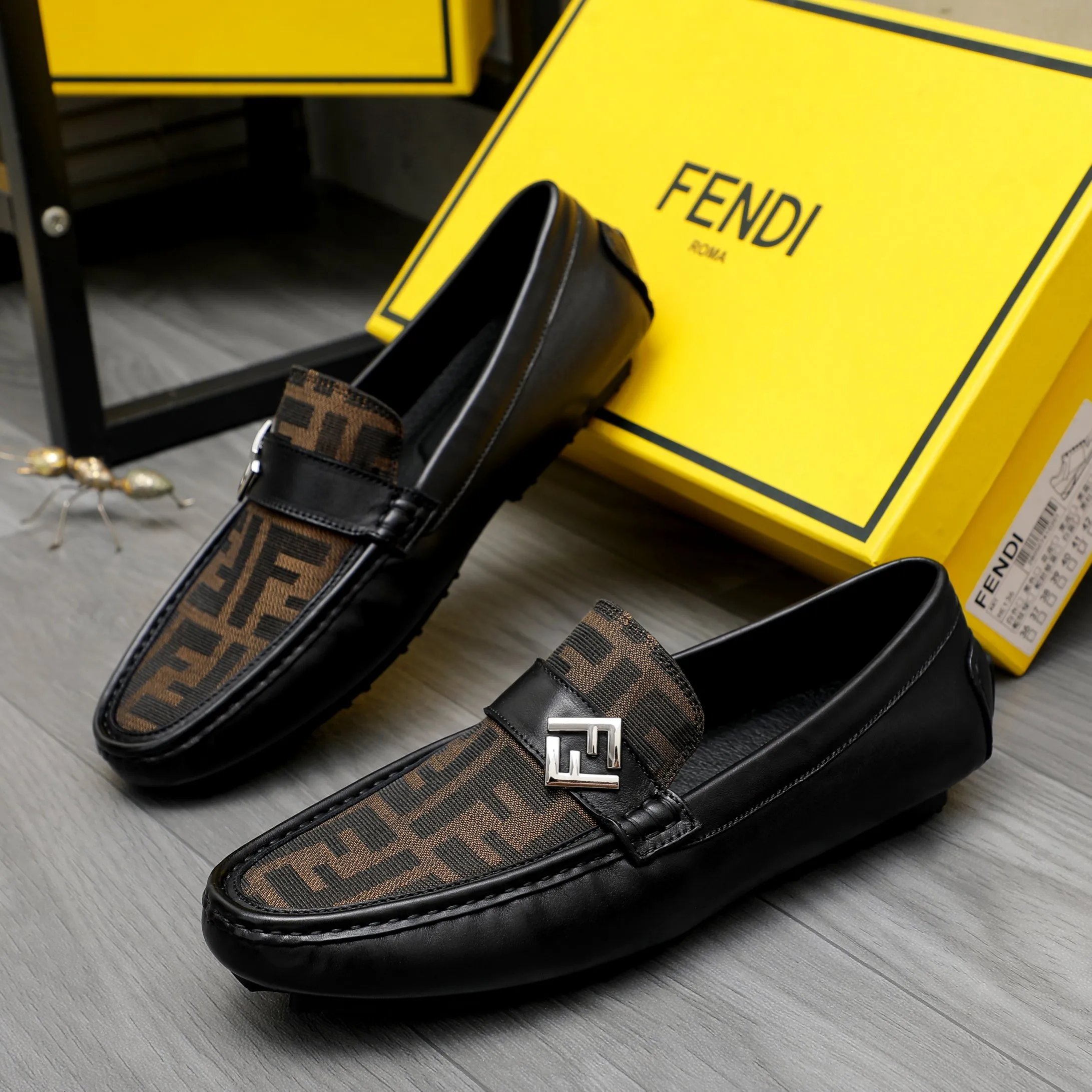 Men's shoes 💰400 Product trademark: FENDI "Fendi" casual slip-on shoes Regular size: 38-45 (45. Customized, non-returnable) Product materials: Selected breathable woven pattern stitching cowhide upper, pigskin lining, rubber outsole